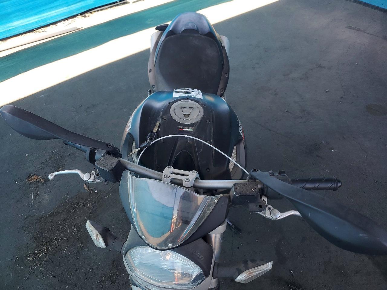 2011 Ducati Monster 696