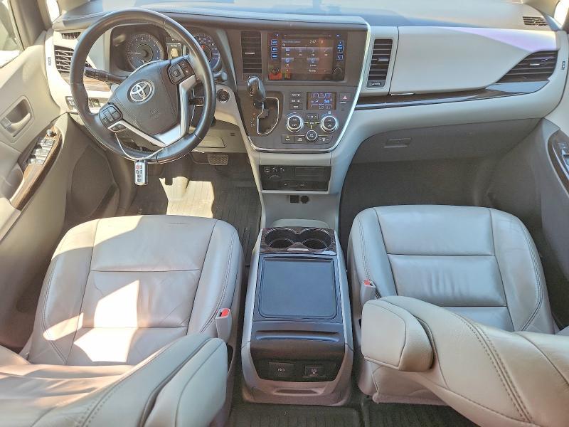 2016 Toyota Sienna xle Premium 8-passenger