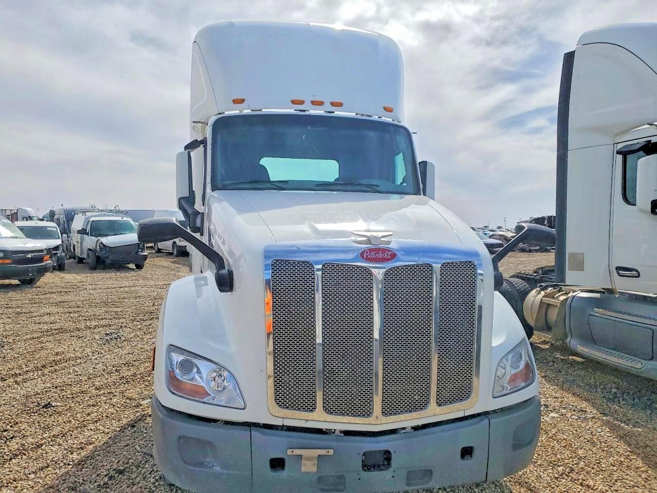 2019 Peterbilt 579 Semi Truck