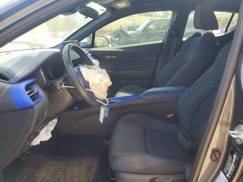 2022 Toyota C-hr xle