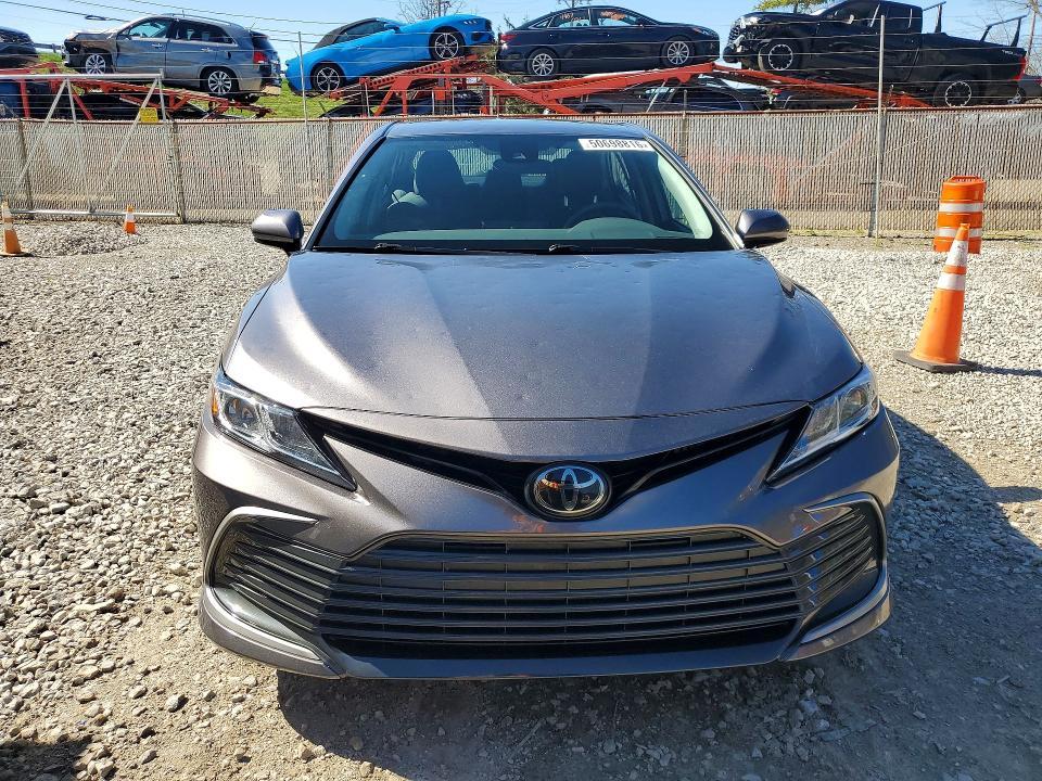 2021 Toyota Camry le