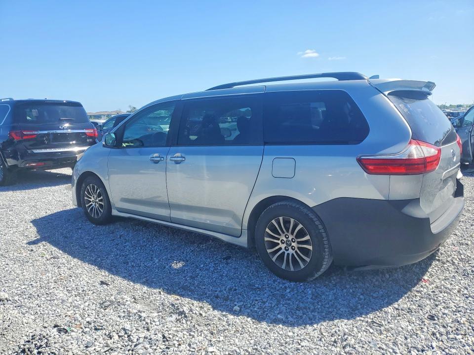 2019 Toyota Sienna xle 8-passenger