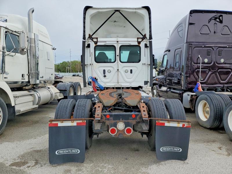 2018 Freigliner 2018 Freightliner Cascadia 113 Semi Truck