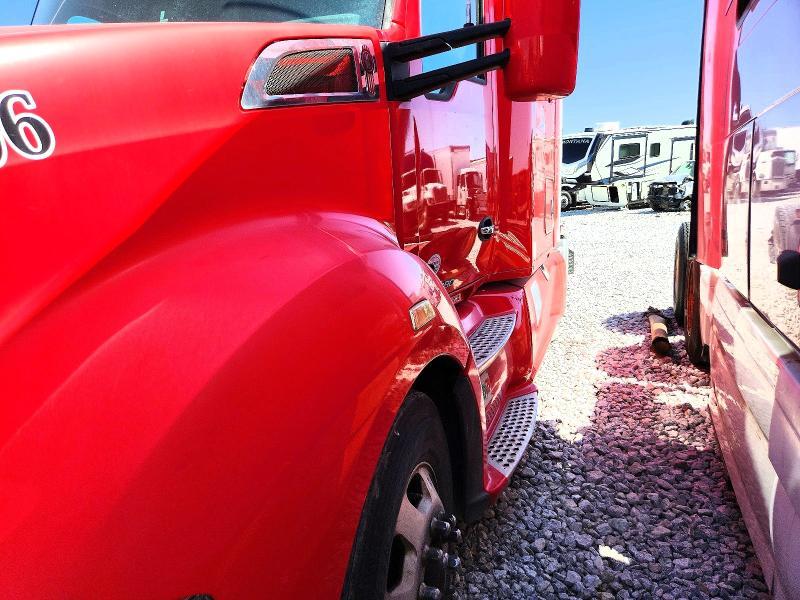2020 Kenworth T680 Semi Truck