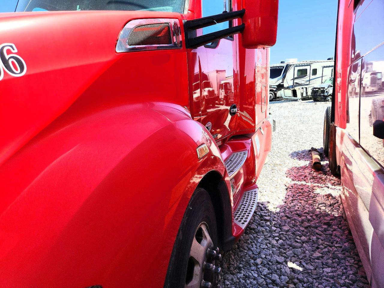 2020 Kenworth T680 Semi Truck