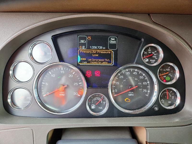 2015 Kenworth T680 Semi Truck