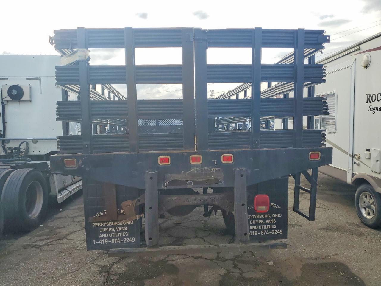 2002 Ford F650 Super Duty Flatbed Truck