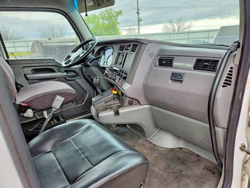 2016 Kenworth T680 Semi Truck