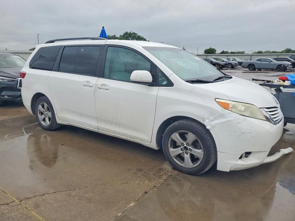 2016 Toyota Sienna le 8-passenger