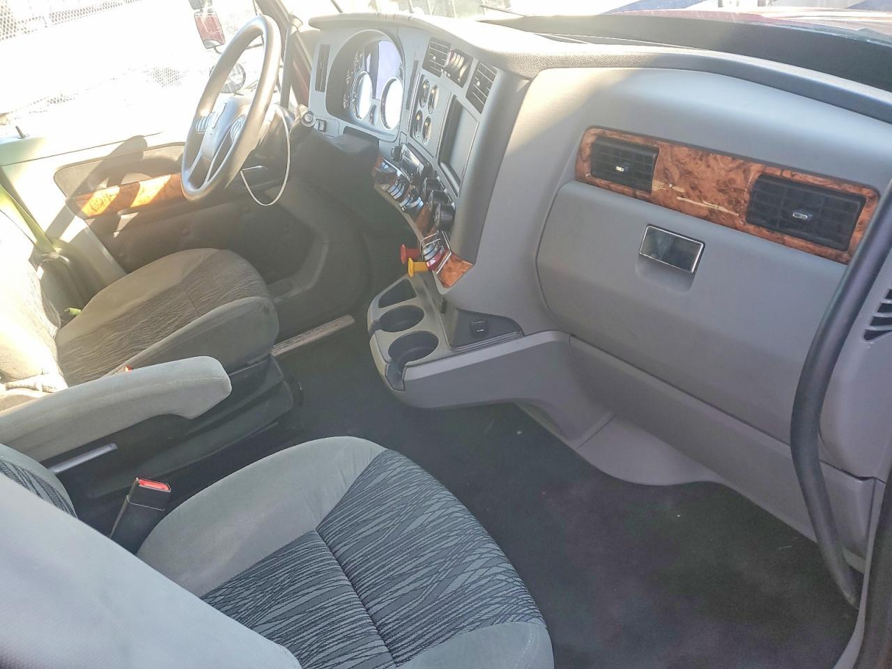 2020 Kenworth Construction T680