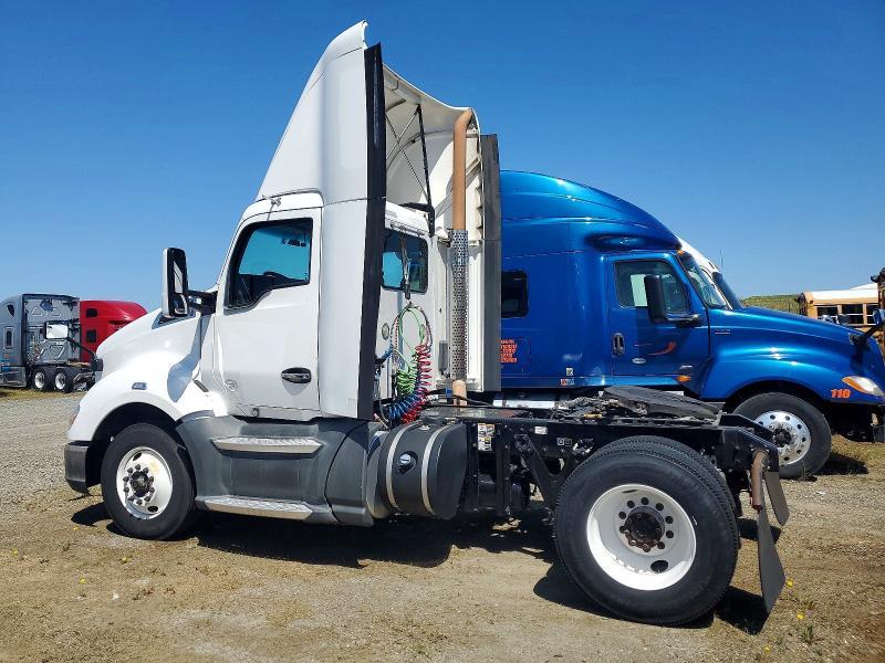 2016 Kenworth T680 Semi Truck