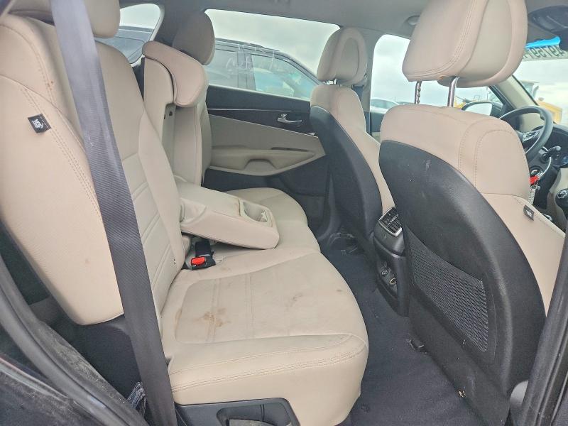 2016 KIA Sorento lx V6