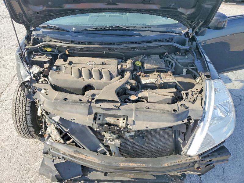 2011 Niss Versa 1.8 s