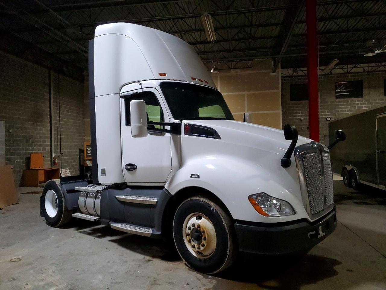 2018 Kenworth T680 Semi Truck