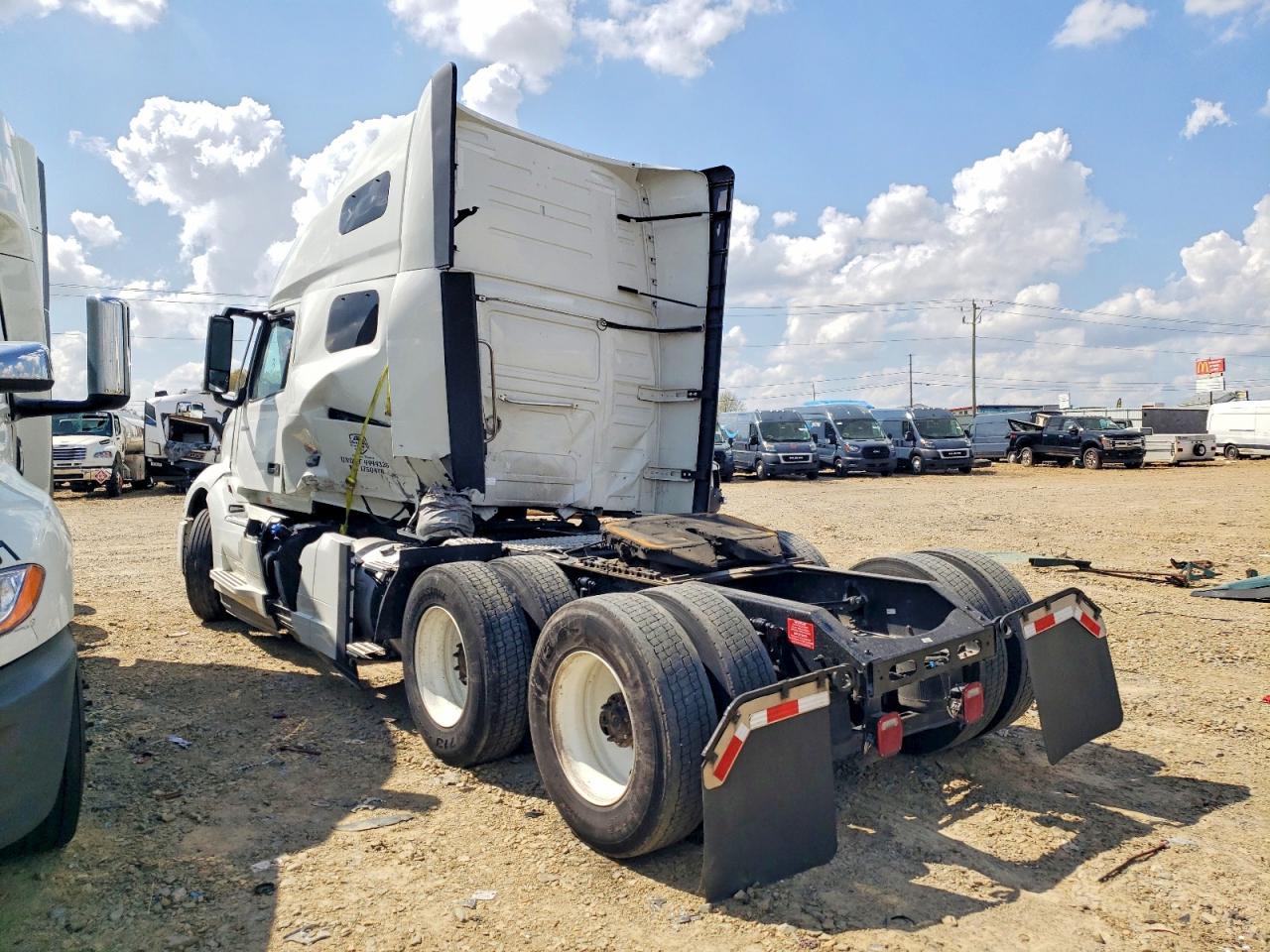 2025 Volv O VNL Semi Truck