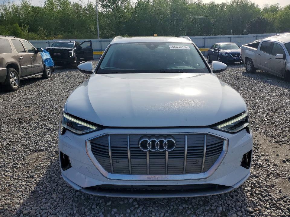 2022 Audi E-tron Premium Plus