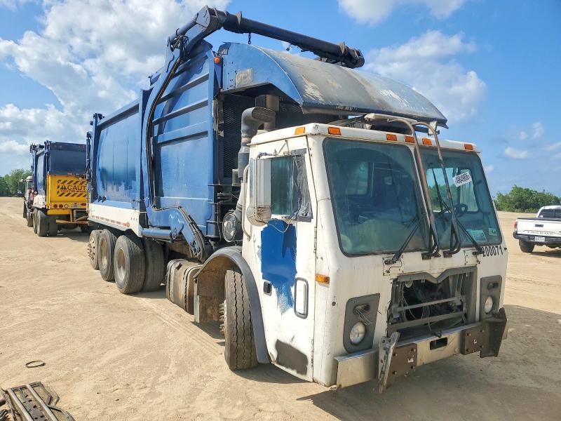 2016 Mack LEU613 Refuse Truck