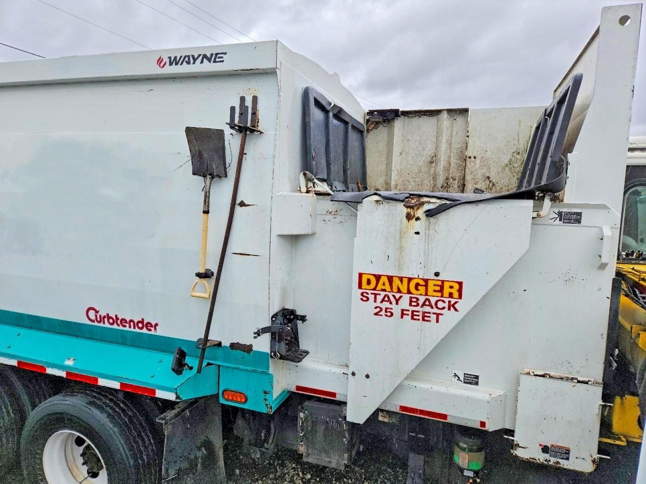 2015 Peterbilt 320 Refuse Truck