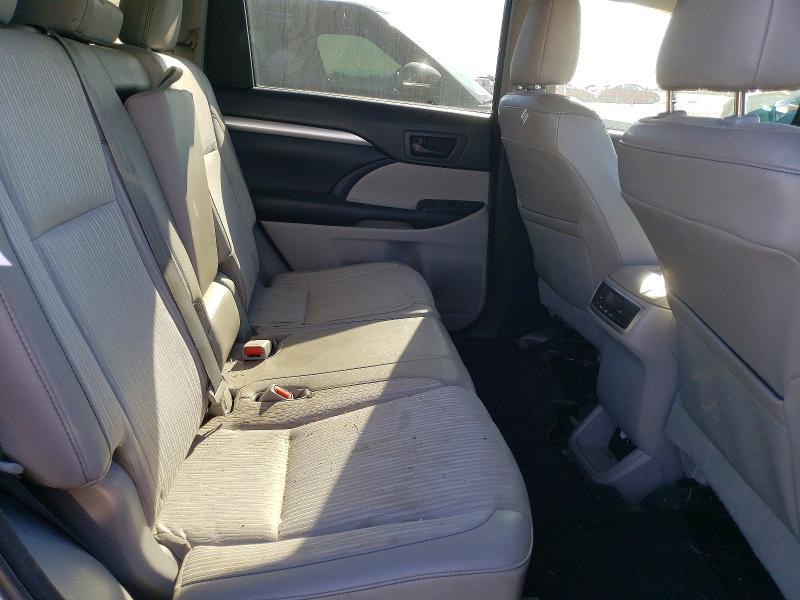 2015 Toyota Highlander le Plus