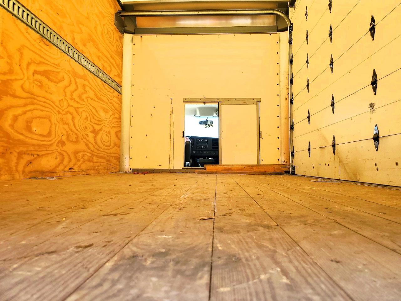 2021 Chevrolet Express BOX Truck