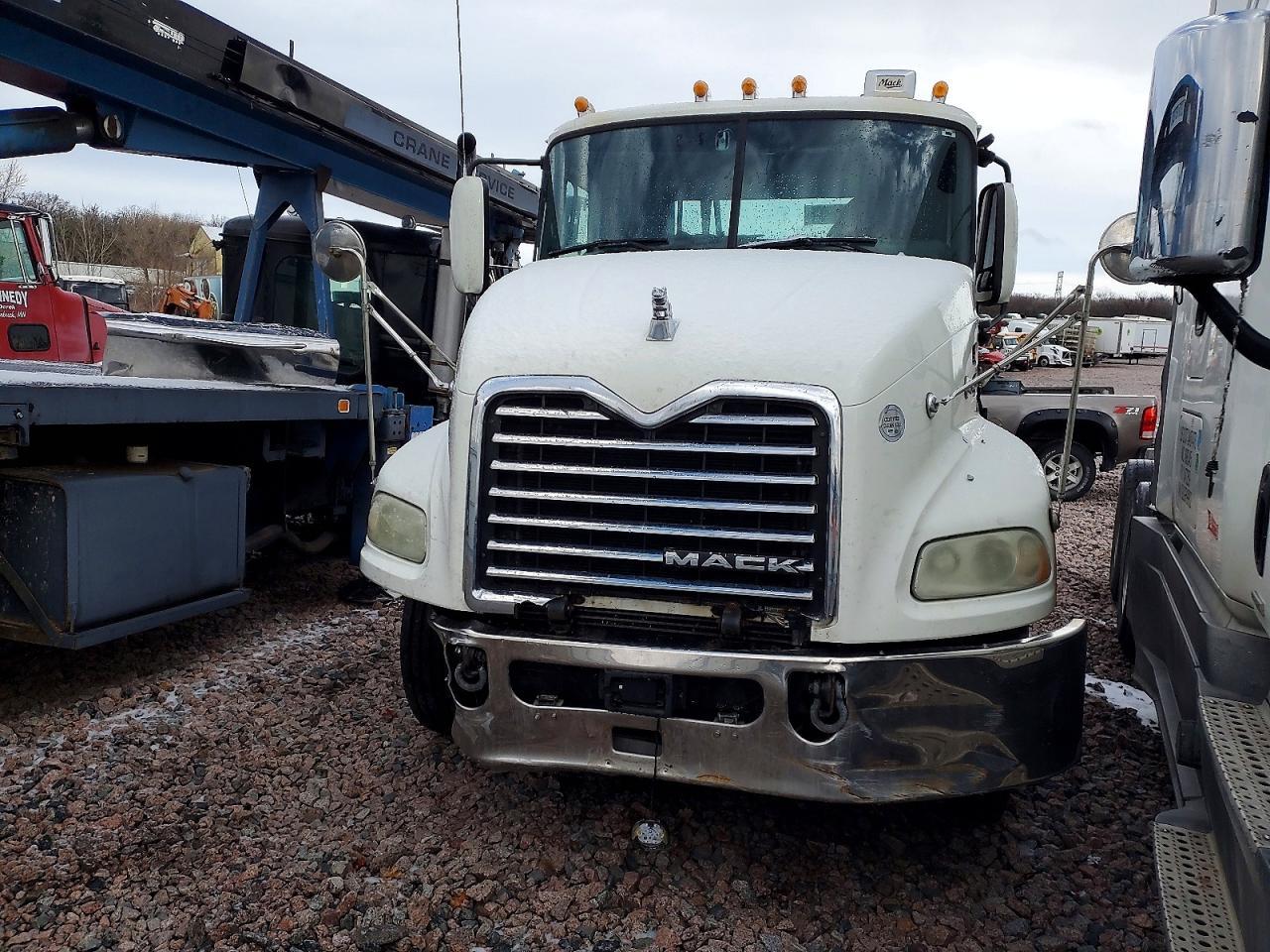 2016 Mack 600 CXU600