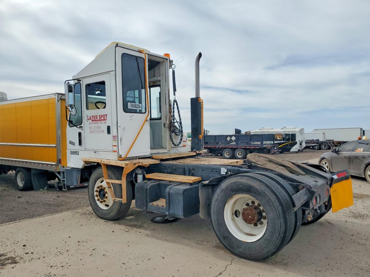 2011 Kalmar 4X2 Yard Truck