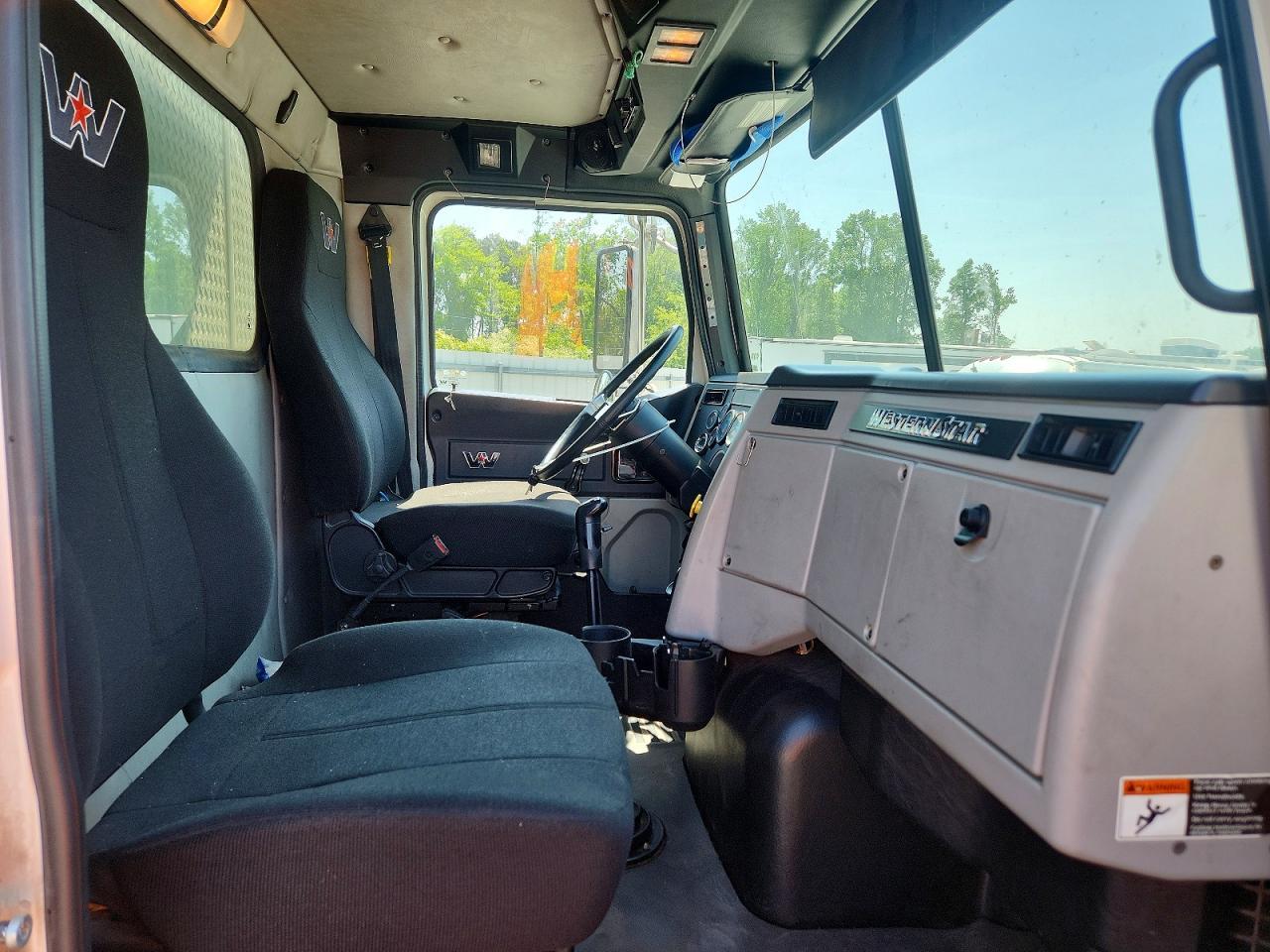 2019 Western Star 4700 BOX Truck