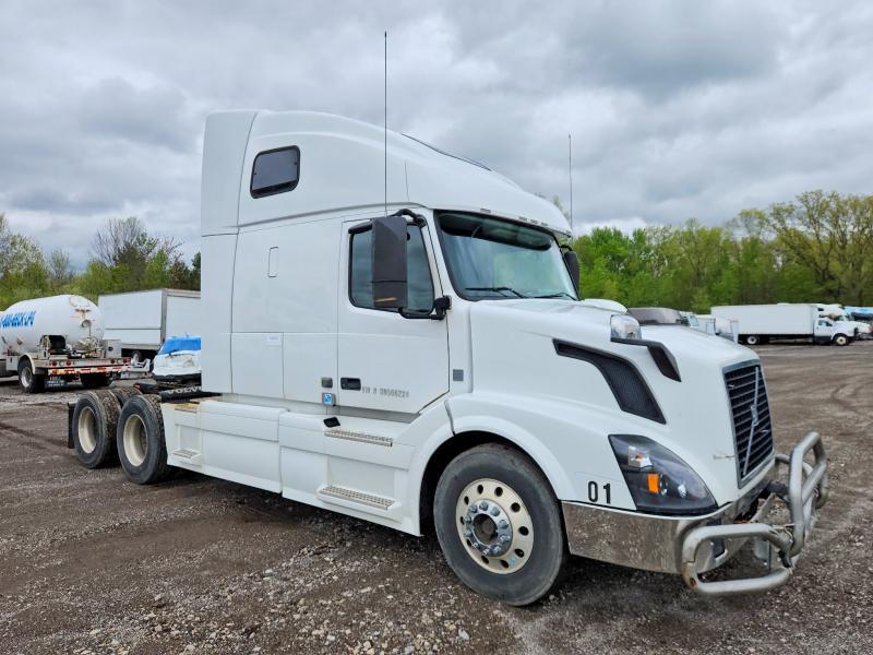 2013 Volvo VN VNL