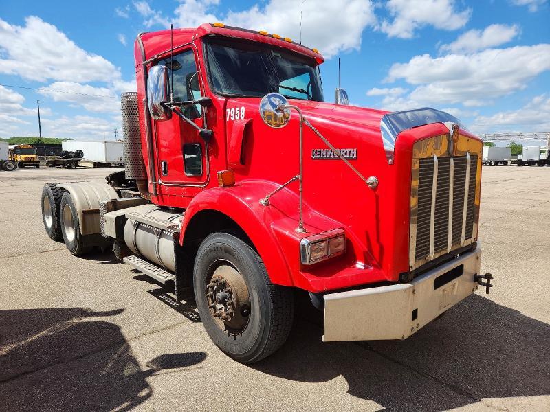 2013 Kenworth T800 Semi Truck