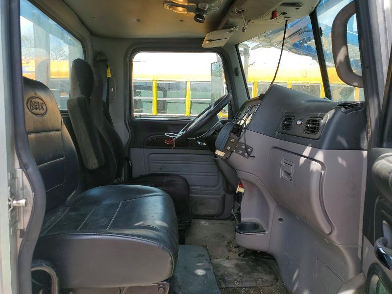 2014 Peterbilt 365 Car Hauler Truck