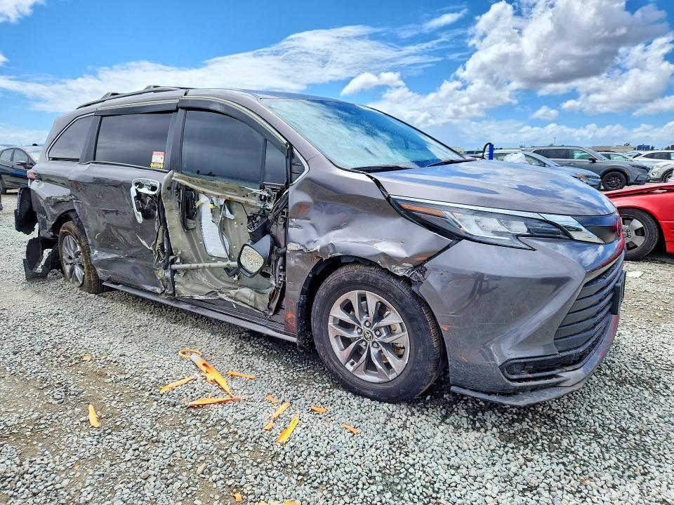 2022 Toyota Sienna le
