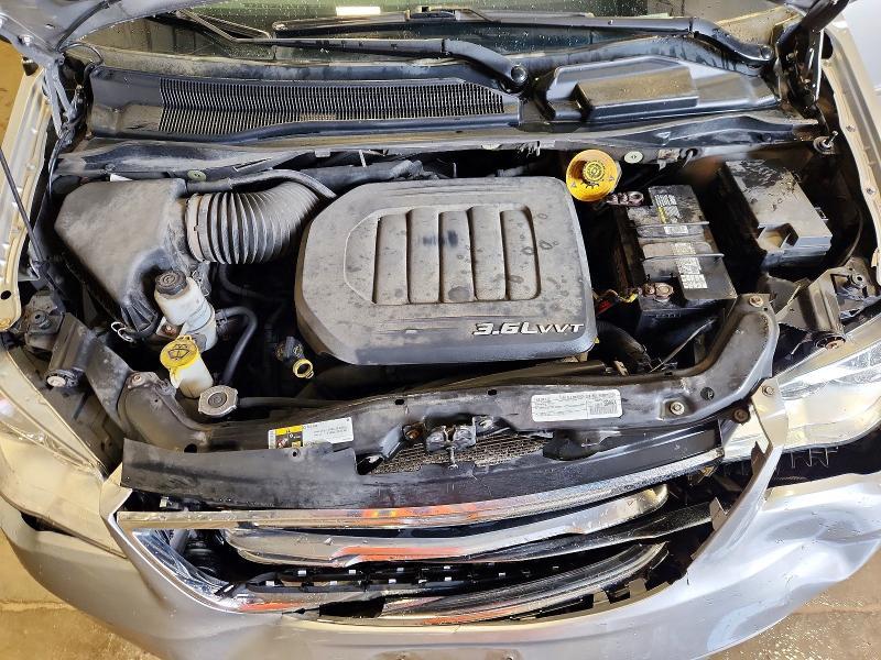 2016 Chrysler Town & Country Touring l