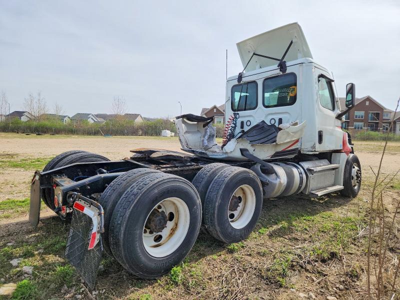 2022 Freigliner 2022 Freightliner Cascadia 126 Semi Truck