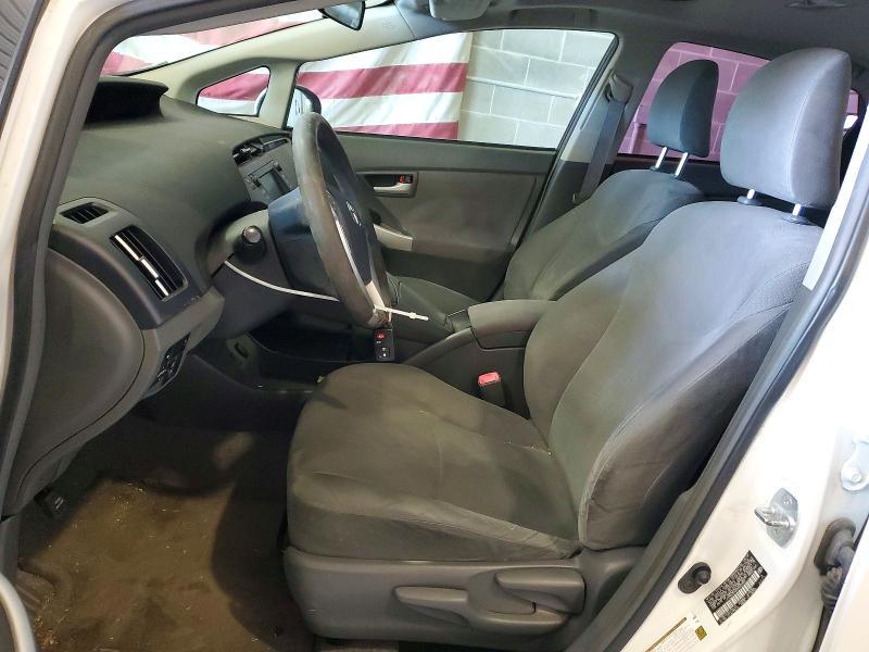 2010 Toyota Prius iii