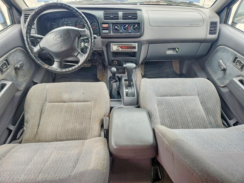 2000 Nissan Frontier xe