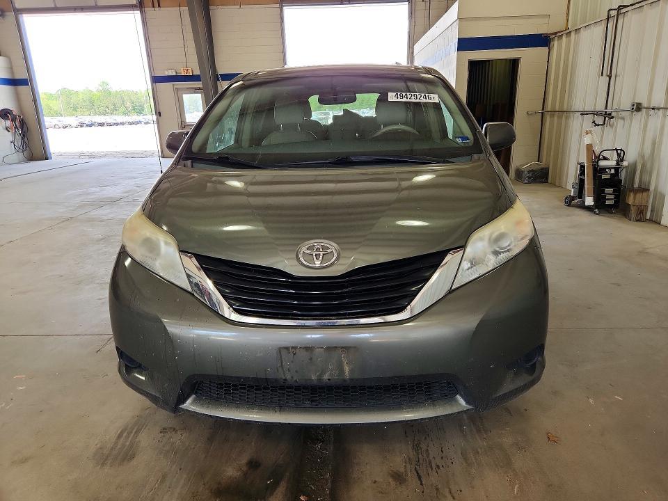 2011 Toyota Sienna le
