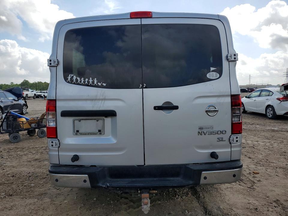 2017 Niss NV 3500 HD S