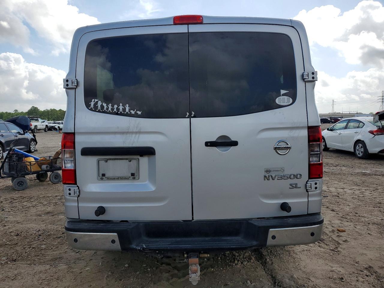 2017 Niss NV 3500 HD S