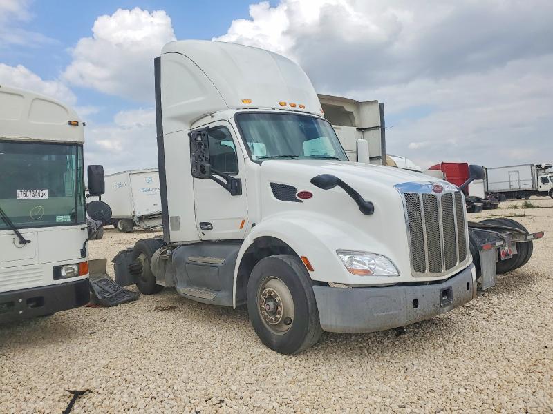 2017 Peterbilt 579 Semi Truck