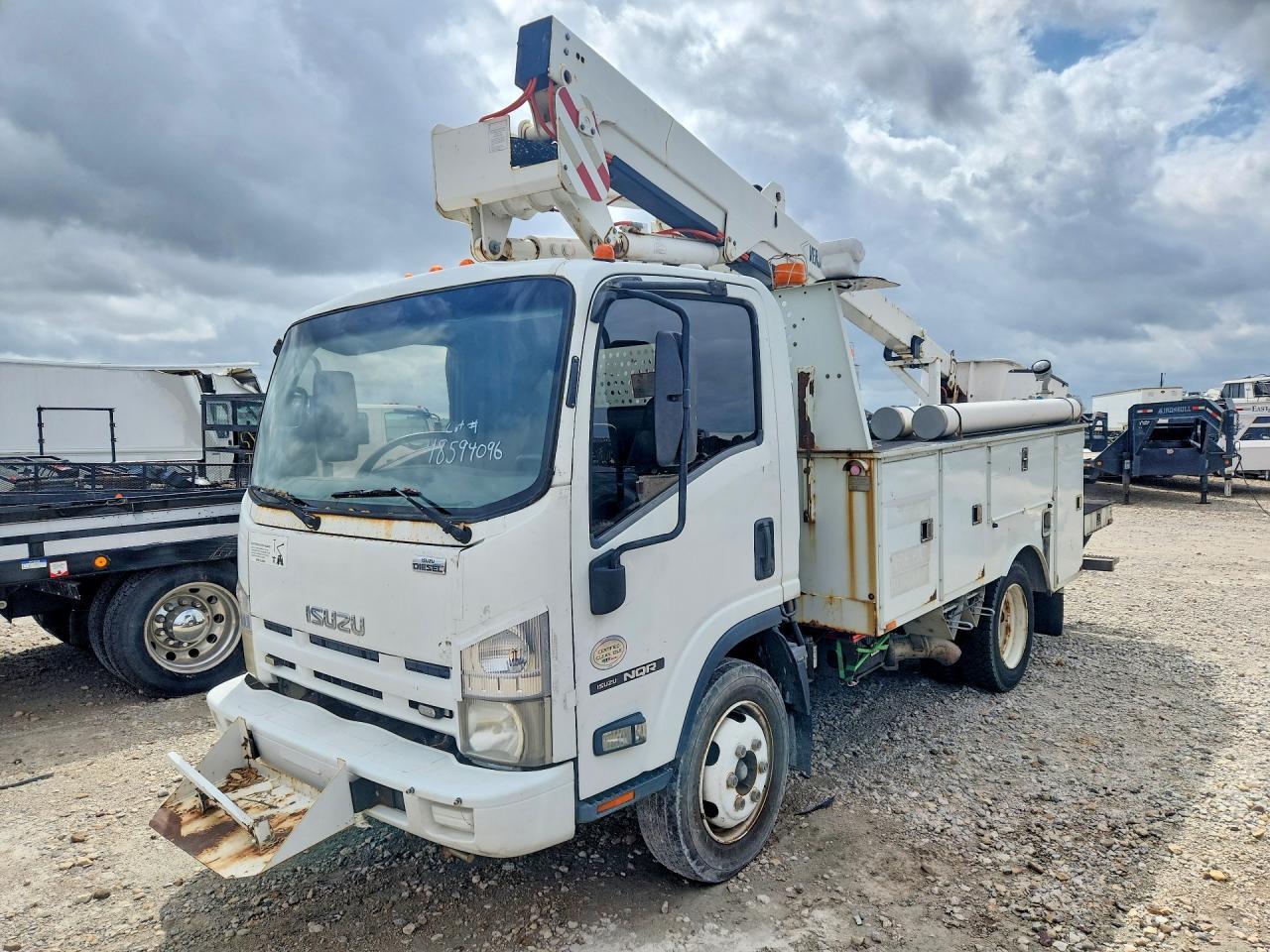 2010 Isuzu NQR Bucket Truck