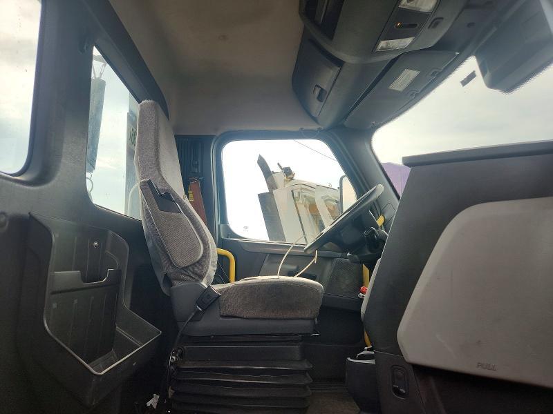 2021 Freigliner 2021 Freightliner Cascadia 116 Semi Truck