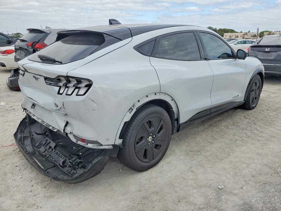 2022 Ford Mustang Mach-e California Route 1