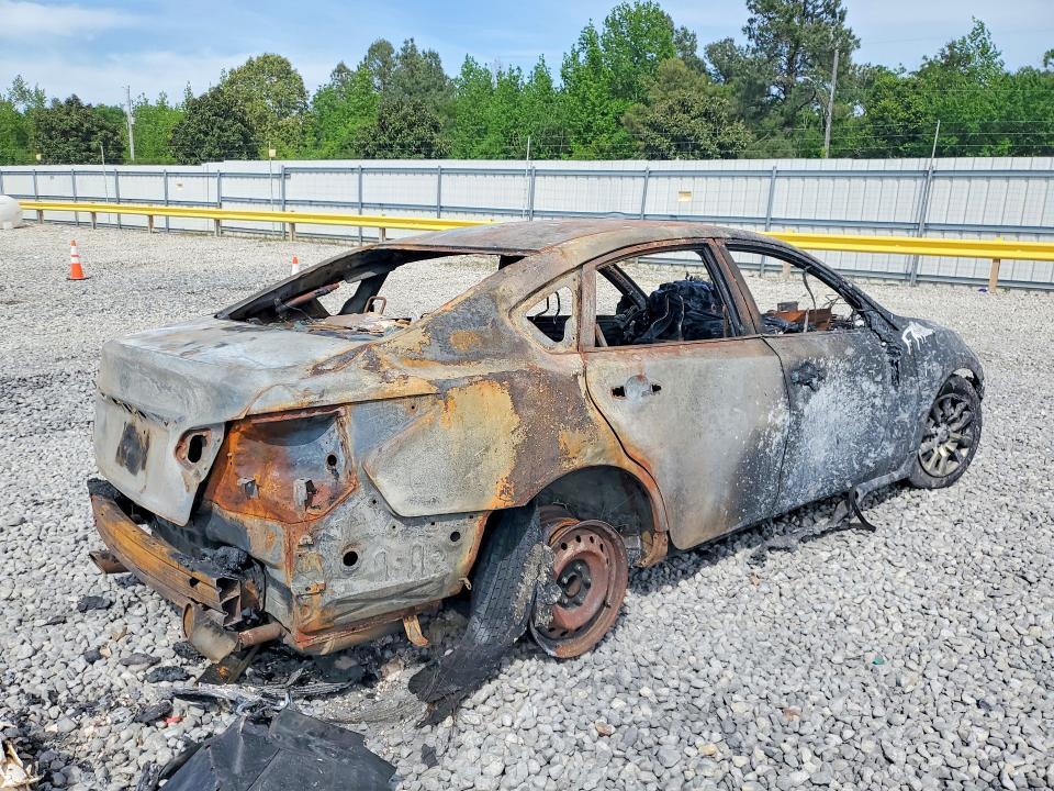 2016 Niss Altima 2.5 s