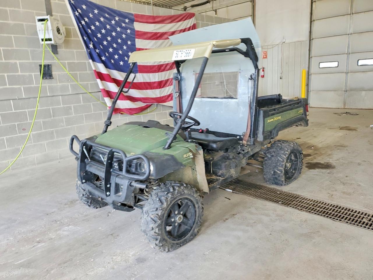 2017 John Deere 825I