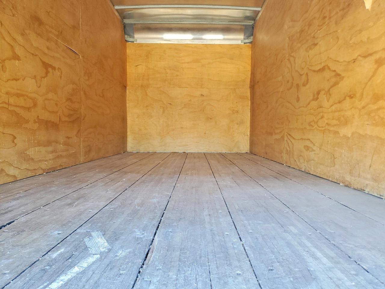 2016 Chev Rolet 4500 BOX Truck