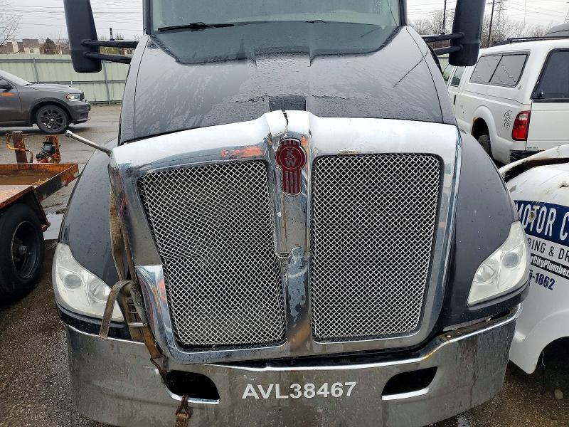 2017 Kenworth T680 Semi Truck