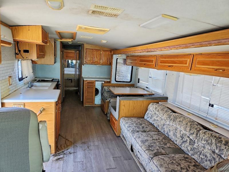 1999 Freightliner Chassis x Line Motor Home