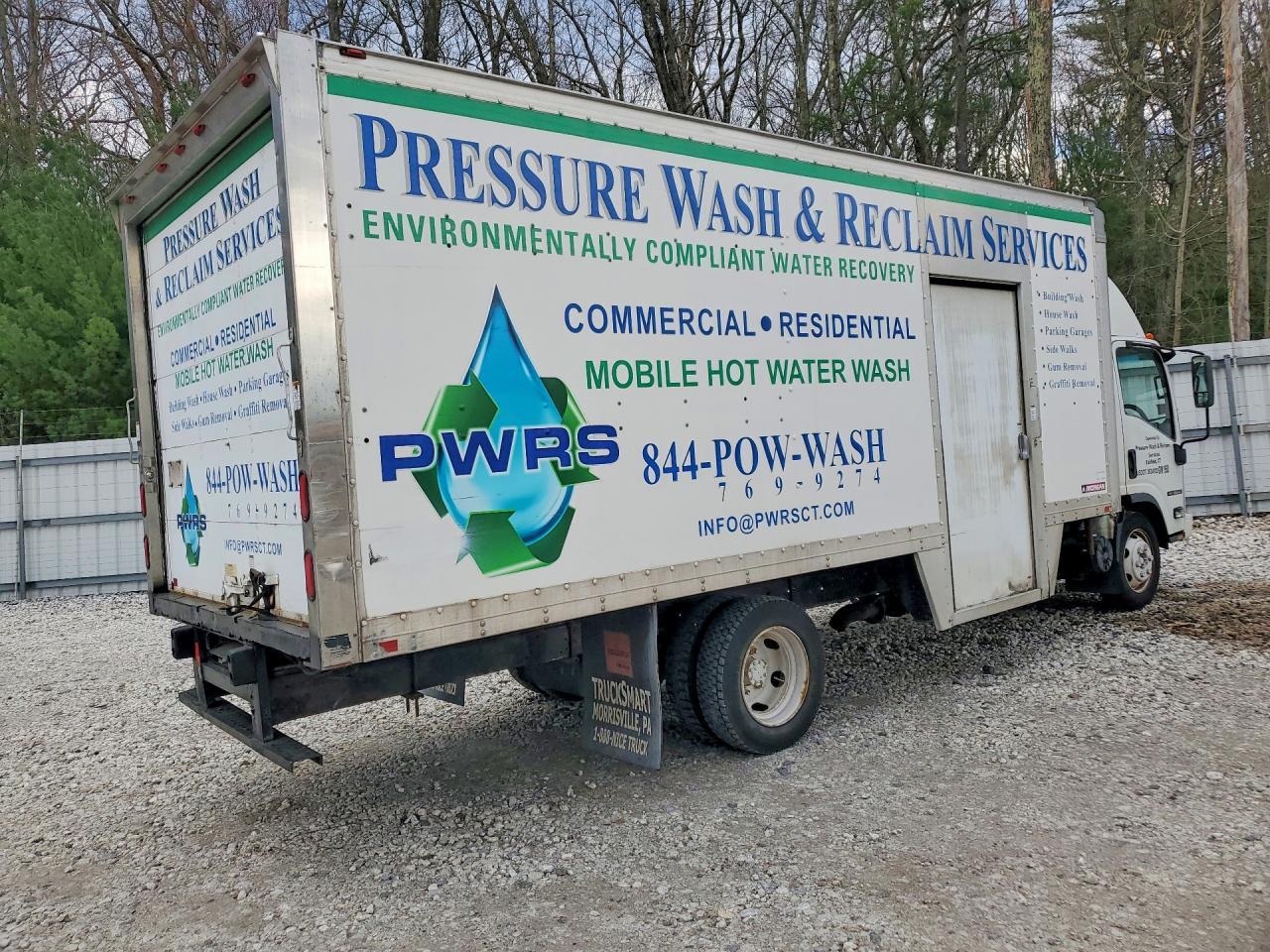 2010 Isuzu NRR Delivery Truck