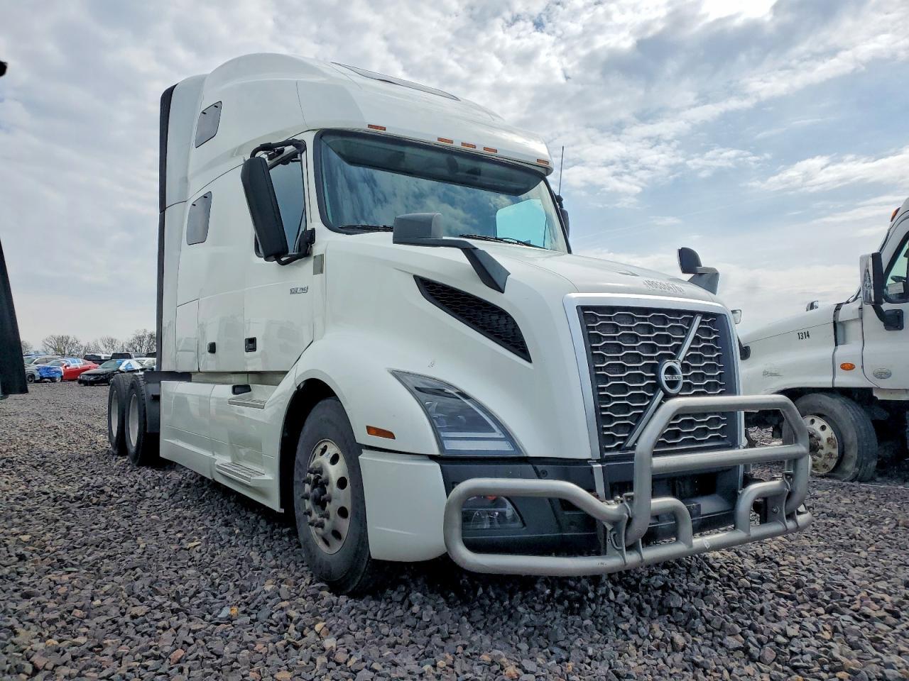 2023 Volv O VNL Semi Truck