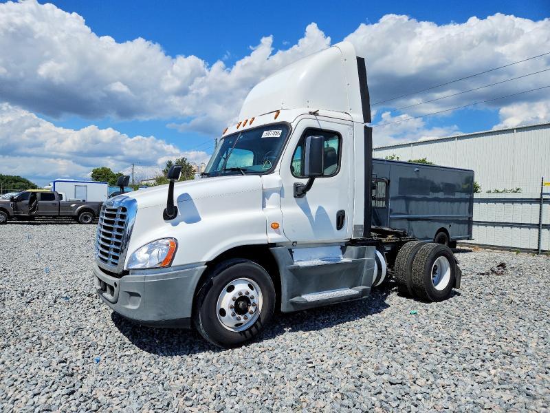 2016 Freightliner Cascadia 125 Semi Truck